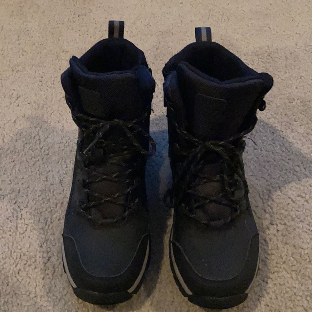 Snow boots